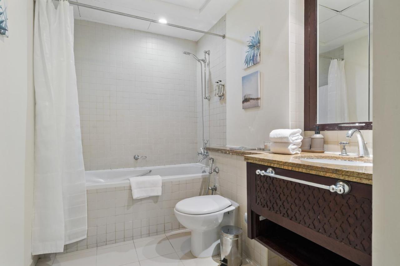 دبي Stylish Apartment With Partial Burj Khalifa View المظهر الخارجي الصورة