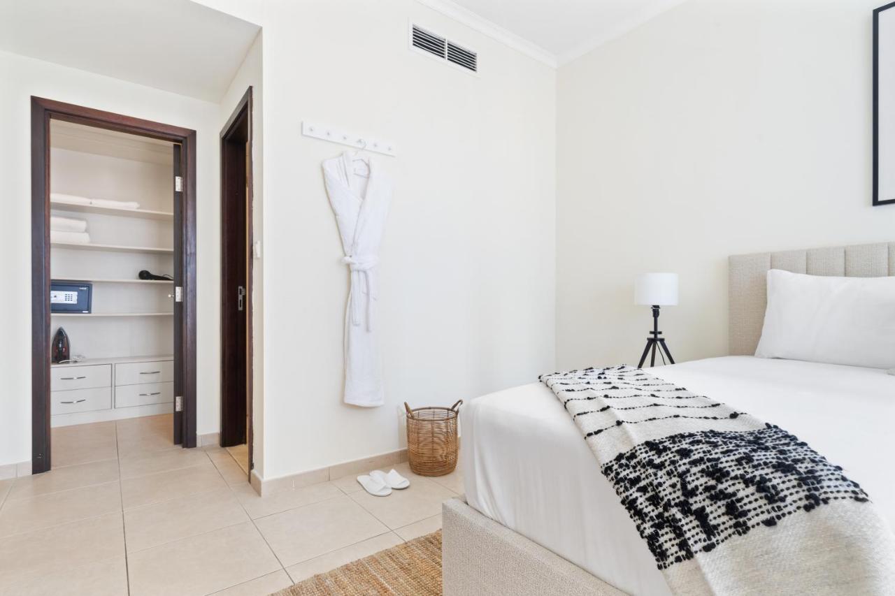 دبي Stylish Apartment With Partial Burj Khalifa View المظهر الخارجي الصورة