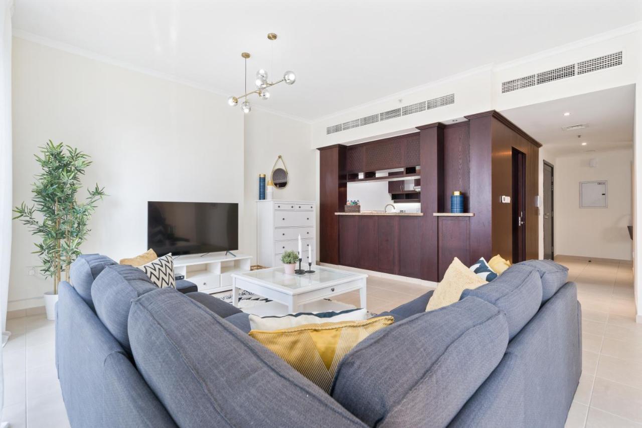 دبي Stylish Apartment With Partial Burj Khalifa View المظهر الخارجي الصورة