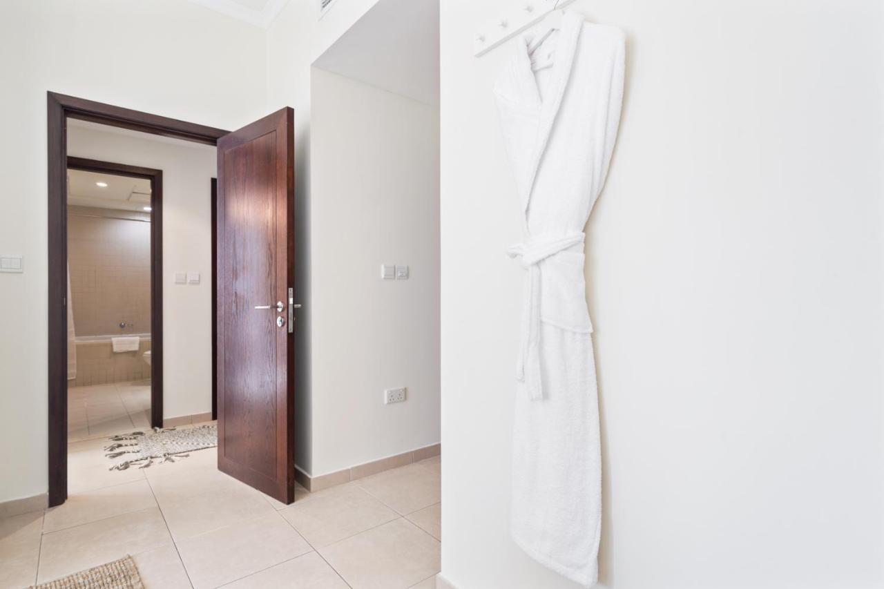 دبي Stylish Apartment With Partial Burj Khalifa View المظهر الخارجي الصورة