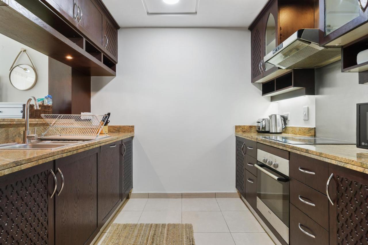 دبي Stylish Apartment With Partial Burj Khalifa View المظهر الخارجي الصورة